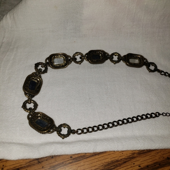 Beautiful 2028 Brass Tone and Faceted Gems Necklace - Picture 7 of 8